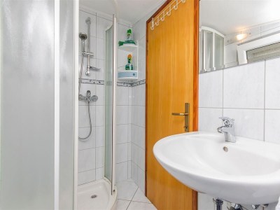 Apartment One bedroom apartment with balcony and sea view Rtina - Miočići, Zadar A-13072-a - Outdoor photo 17