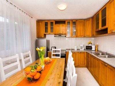 Apartment Three bedroom apartment with balcony and sea view Podstrana, Split A-13393-b - Outdoor photo 22