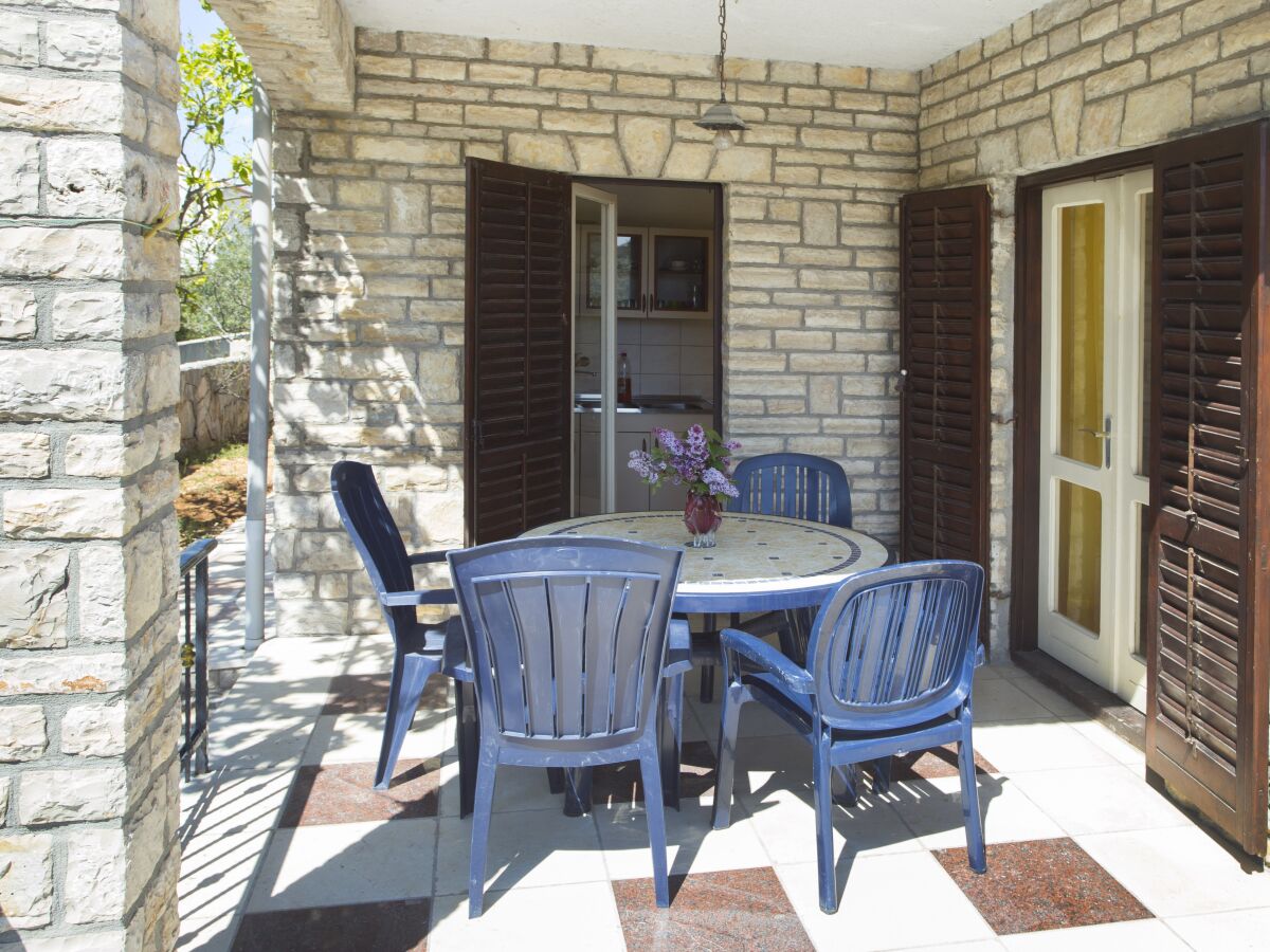 Apartment Two bedroom apartment with terrace and sea view Maslinica, Šolta A-13135-a