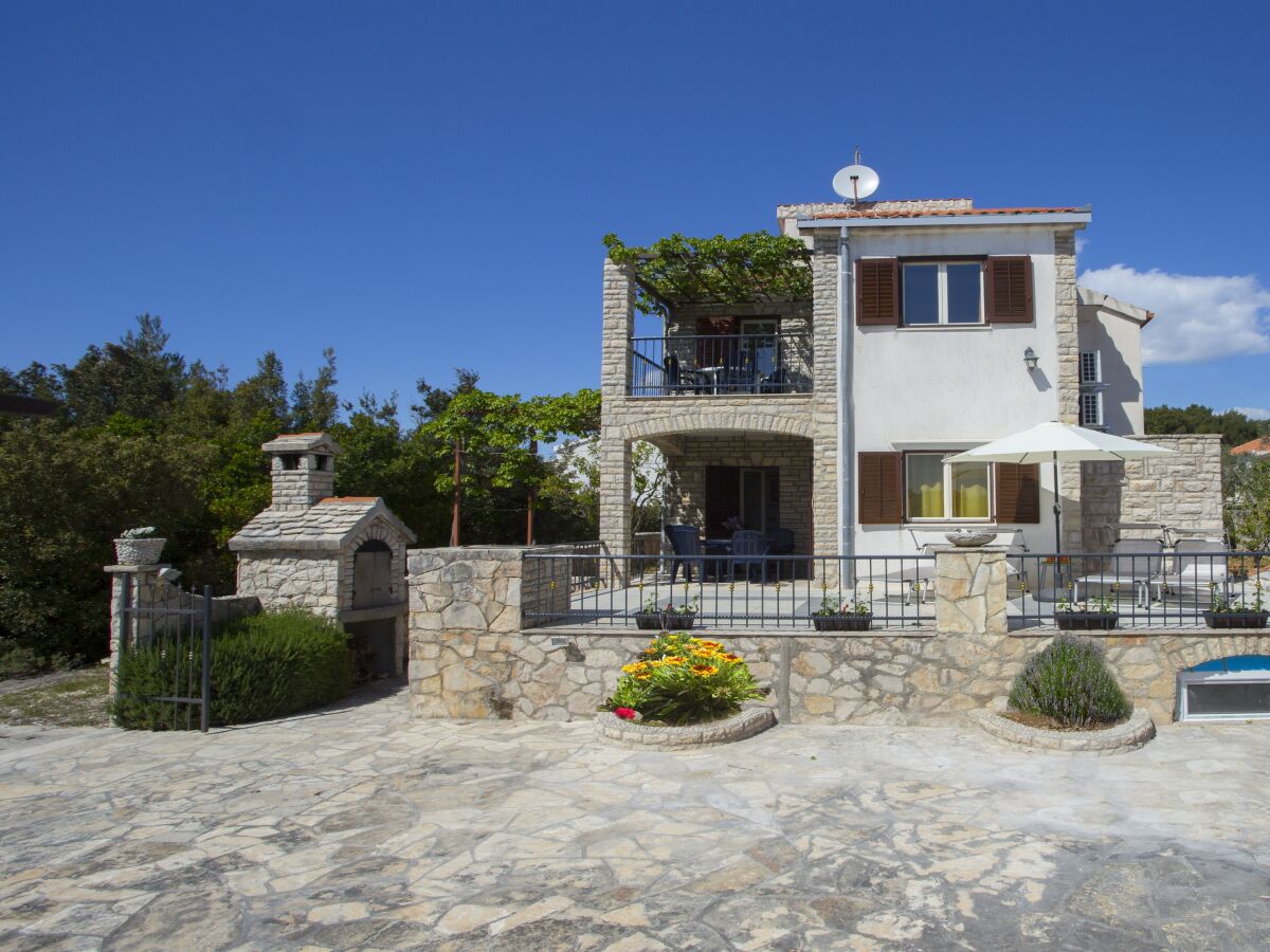 Apartment Two bedroom apartment with terrace and sea view Maslinica, Šolta A-13135-a - Outdoor photo 3