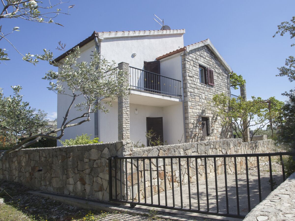 Apartment Two bedroom apartment with terrace and sea view Maslinica, Šolta A-13135-a - Outdoor photo 5