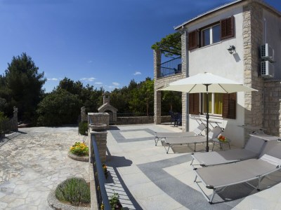 Apartment Two bedroom apartment with terrace and sea view Maslinica, Šolta A-13135-a - Outdoor photo 4