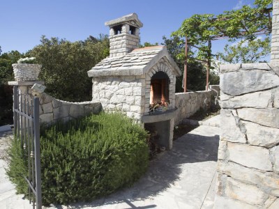 Apartment Two bedroom apartment with terrace and sea view Maslinica, Šolta A-13135-a - Outdoor photo 6