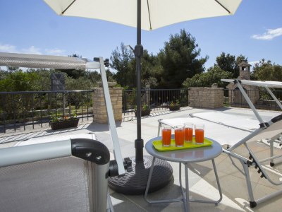 Apartment Two bedroom apartment with terrace and sea view Maslinica, Šolta A-13135-a - Outdoor photo 10