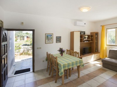 Apartment Two bedroom apartment with terrace and sea view Maslinica, Šolta A-13135-a - Outdoor photo 11