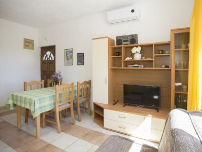 Apartment Two bedroom apartment with terrace and sea view Maslinica, Šolta A-13135-a - Outdoor photo 12