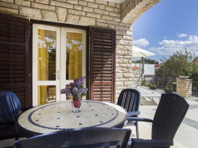 Apartment Two bedroom apartment with terrace and sea view Maslinica, Šolta A-13135-a - Outdoor photo 21