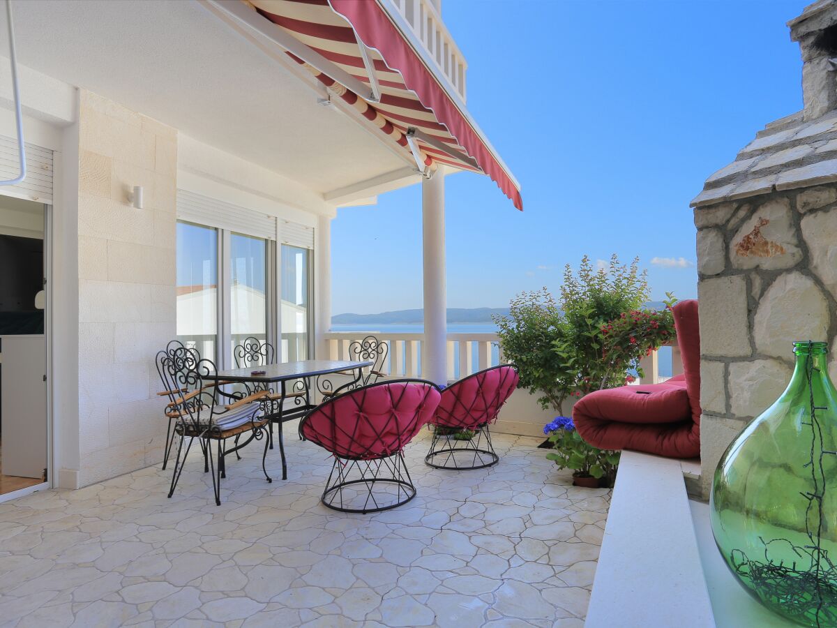 Apartment One bedroom apartment with terrace and sea view Lokva Rogoznica, Omiš A-13226-a