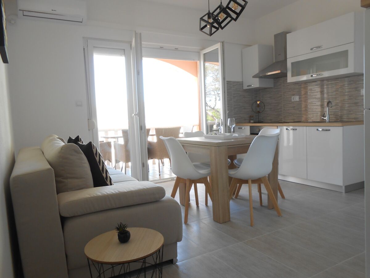 Apartment Two bedroom apartment with terrace and sea view Okrug Gornji, Čiovo A-13859-b