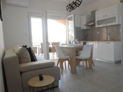 Apartment Two bedroom apartment with terrace and sea view Okrug Gornji, Čiovo A-13859-b in Okrug Gornji - Apartment