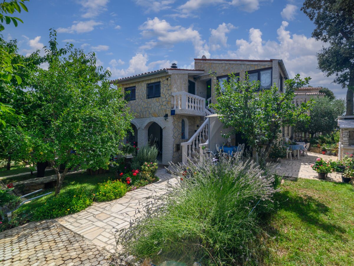 Apartment Studio flat with terrace Kavran, Marčana AS-14109-a