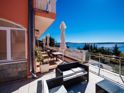 Apartment Three bedroom apartment with terrace and sea view Starigrad, Paklenica A-14113-c - Outdoor photo 6