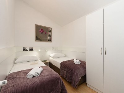 Apartment Three bedroom apartment with terrace and sea view Starigrad, Paklenica A-14113-c - Outdoor photo 22