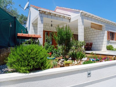 Apartment Two bedroom apartment near beach Lumbarda, Korčula A-3554-a - Outdoor photo 3