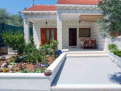 Apartment Two bedroom apartment near beach Lumbarda, Korčula A-3554-a - Outdoor photo 4