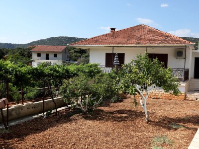 Apartment Two bedroom apartment with terrace and sea view Vinišće, Trogir A-4276-a - Outdoor photo 2