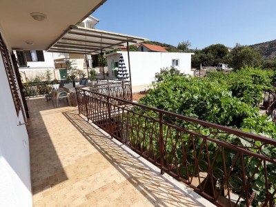 Apartment Two bedroom apartment with terrace and sea view Vinišće, Trogir A-4276-a - Outdoor photo 32