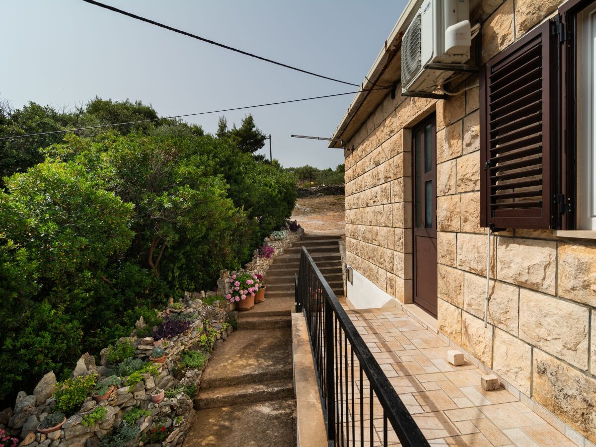 Apartment Three bedroom apartment with terrace and sea view Splitska, Brač A-2867-a - Outdoor photo 4