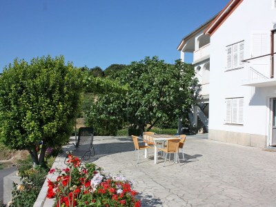 Apartment Two bedroom apartment with terrace and sea view Kampor, Rab A-5058-a - Outdoor photo 28