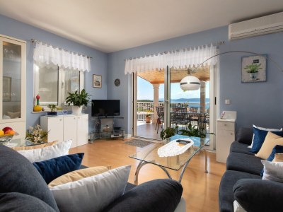 Apartment Three bedroom apartment with terrace and sea view Sumartin, Brač A-2940-d in Sumartin - Apartment