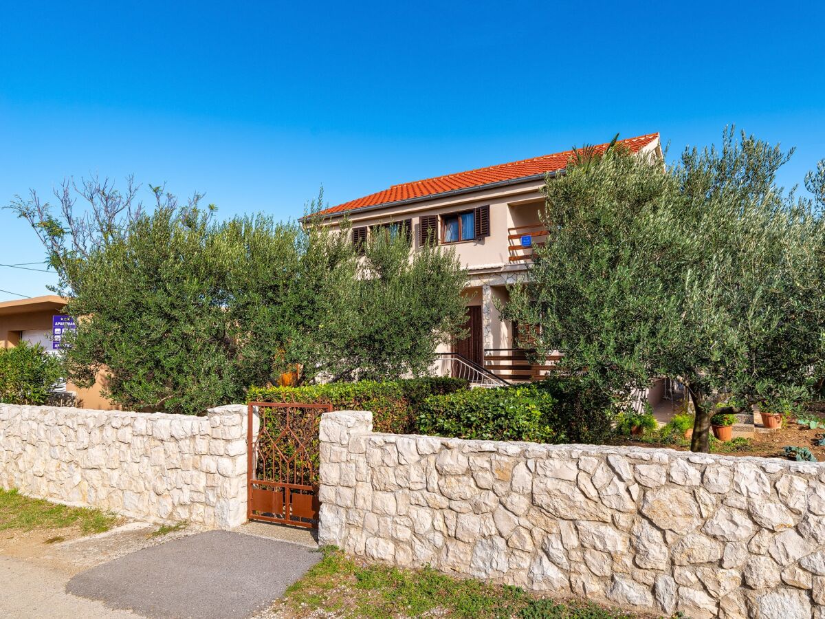 Apartment Three bedroom apartment with terrace Nin, Zadar A-6151-a