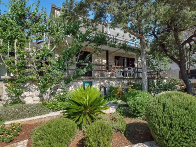 Apartment Three bedroom apartment near beach Cove Pokrivenik, Hvar A-5223-b - Outdoor photo 9