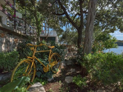Apartment Three bedroom apartment near beach Cove Pokrivenik, Hvar A-5223-b - Outdoor photo 11