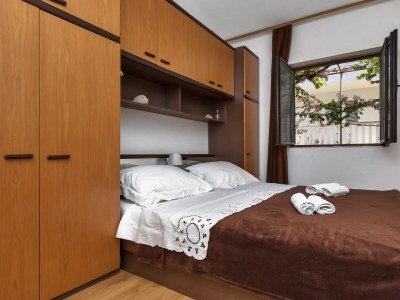 Apartment Three bedroom apartment near beach Cove Pokrivenik, Hvar A-5223-b - Outdoor photo 17