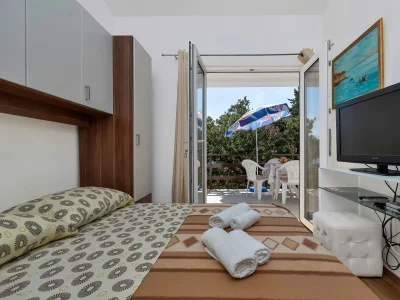 Apartment Three bedroom apartment near beach Cove Pokrivenik, Hvar A-5223-b - Outdoor photo 19