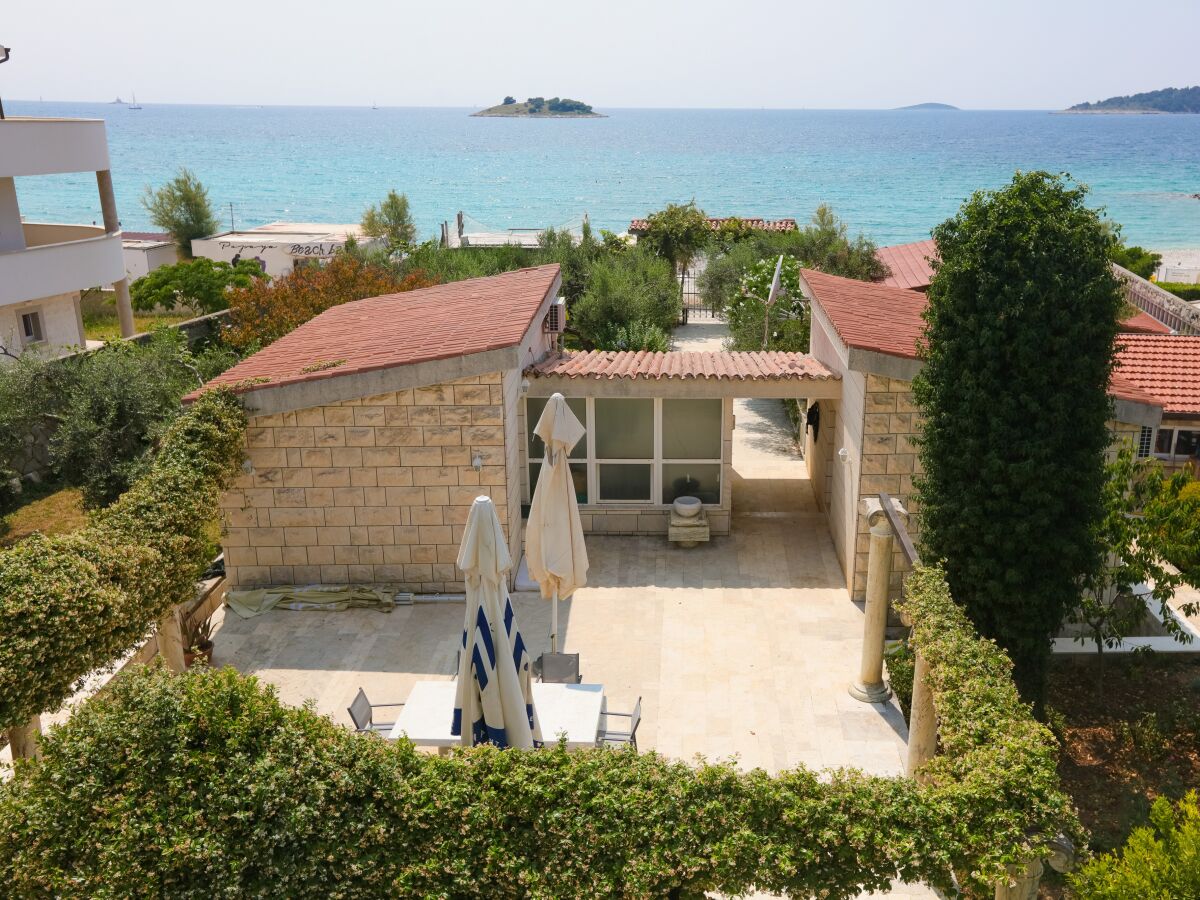 Holiday house Comfortable and spacious house near beach Rogoznica K-6226