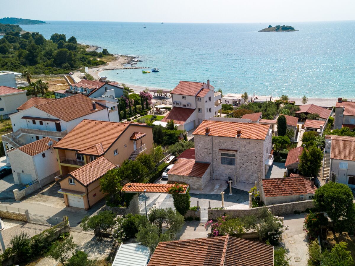 Holiday house Comfortable and spacious house near beach Rogoznica K-6226 - Outdoor photo 4