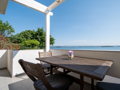 Apartment Apartments by the sea Tkon, Pašman - 6262 in Tkon - Apartment