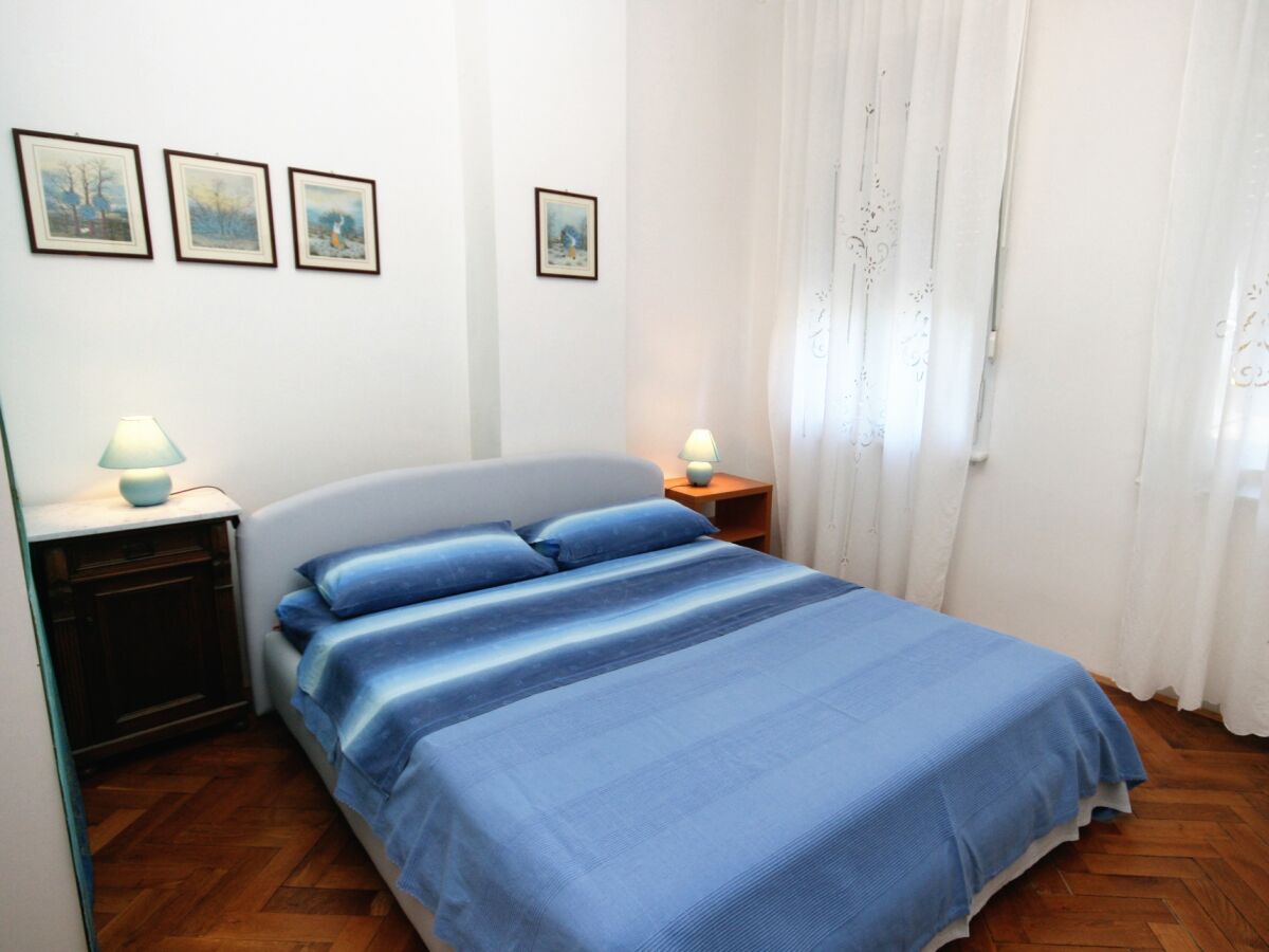 Apartment One bedroom apartment near beach Crikvenica A-5563-a