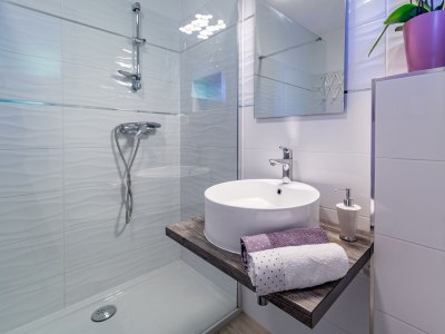 Apartment Three bedroom apartment with terrace and sea view Lovran, Opatija A-7837-a - Outdoor photo 77