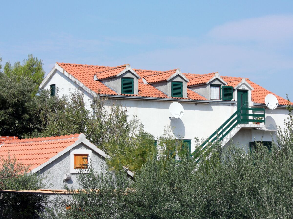 Apartment Three bedroom apartment with terrace Mirca, Brač A-5655-a - Outdoor photo 2