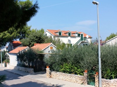 Apartment Three bedroom apartment with terrace Mirca, Brač A-5655-a - Outdoor photo 4