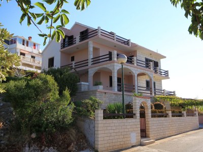 Apartment Two bedroom apartment with terrace and sea view Zavalatica, Korčula A-9137-a - Outdoor photo 3