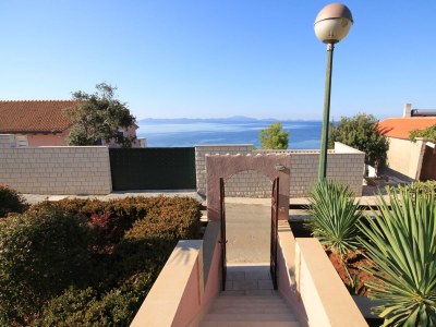 Apartment Two bedroom apartment with terrace and sea view Zavalatica, Korčula A-9137-a - Outdoor photo 9