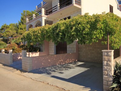 Apartment Two bedroom apartment with terrace and sea view Zavalatica, Korčula A-9137-a - Outdoor photo 10
