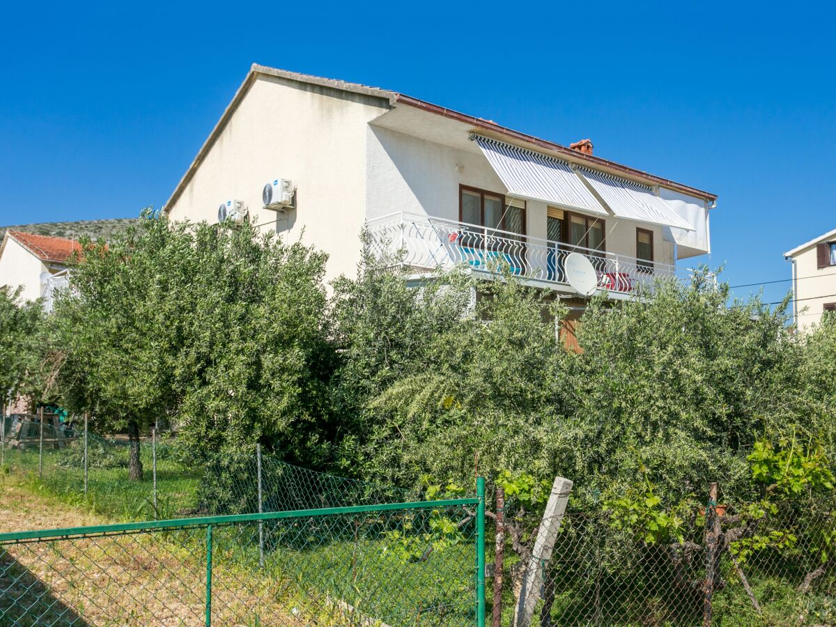 Apartment Two bedroom apartment with terrace and sea view Trogir A-9209-a - Outdoor photo 2
