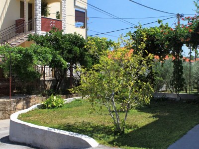 Apartment Two bedroom apartment with terrace and sea view Trogir A-9209-a - Outdoor photo 8