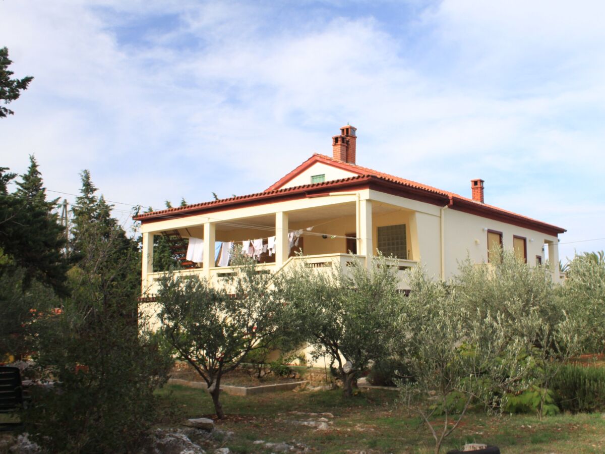 Apartment Two bedroom apartment with terrace Ugljan A-8479-a - Outdoor photo 2