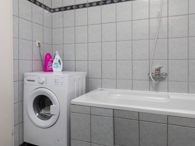 Apartment Four-bedroom apartment with terrace and sea view Sumpetar, Omiš A-9436-a - Outdoor photo 35