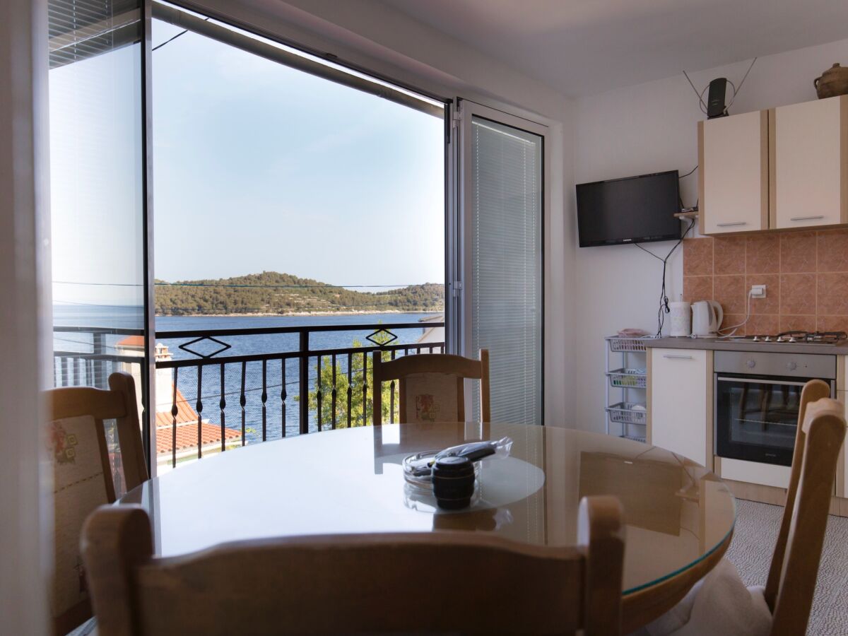 Apartment Two bedroom apartment with air-conditioning Vis A-8526-a