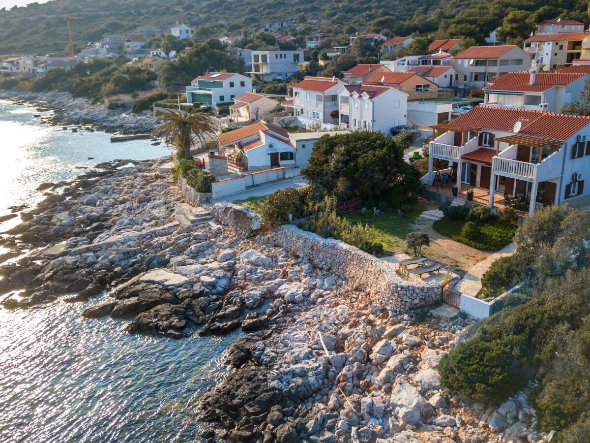 Apartment One bedroom apartment near beach Milna, Vis A-8946-a - Outdoor photo 3