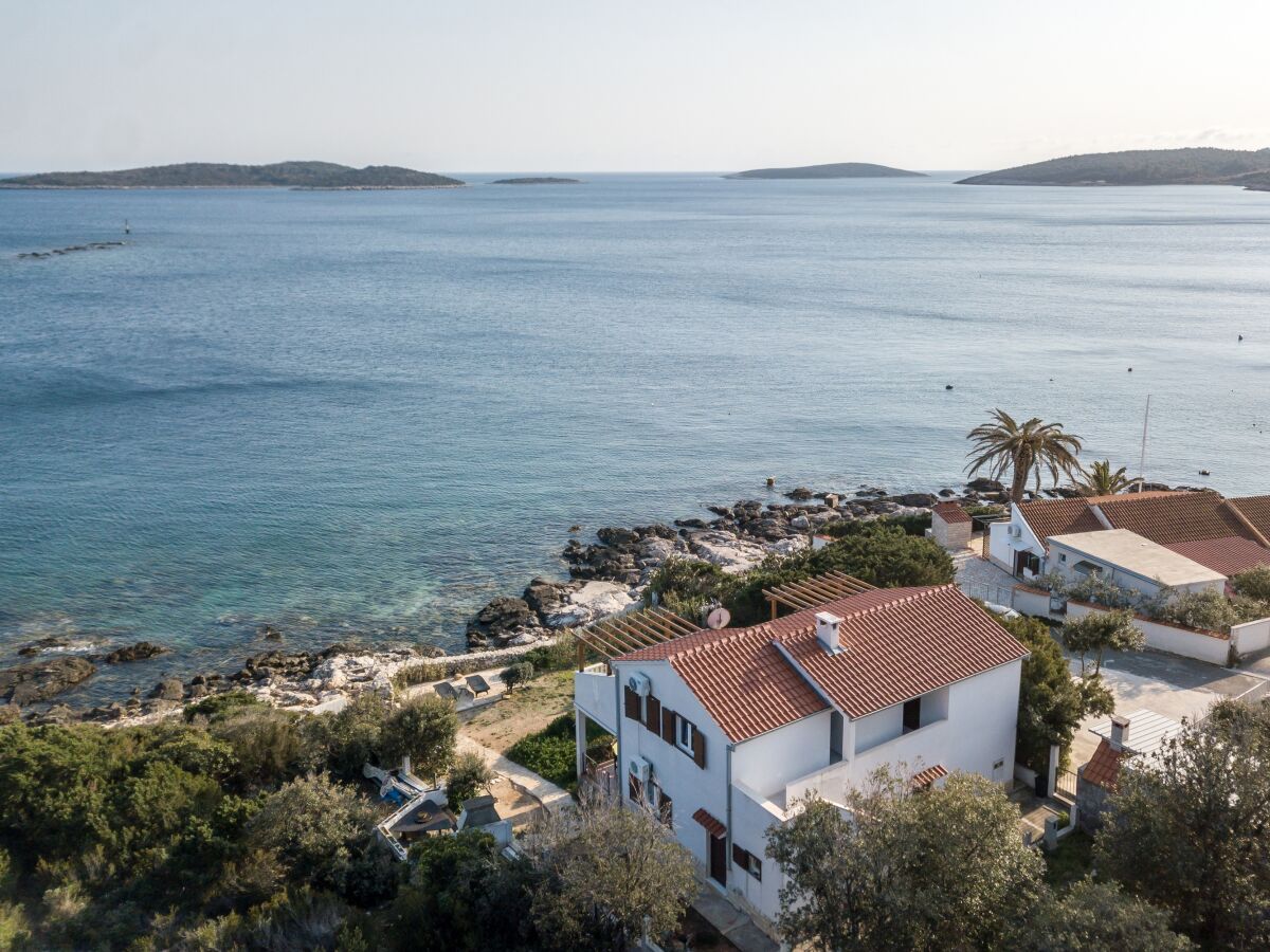 Apartment One bedroom apartment near beach Milna, Vis A-8946-a - Outdoor photo 5