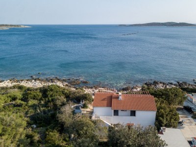 Apartment One bedroom apartment near beach Milna, Vis A-8946-a - Outdoor photo 4