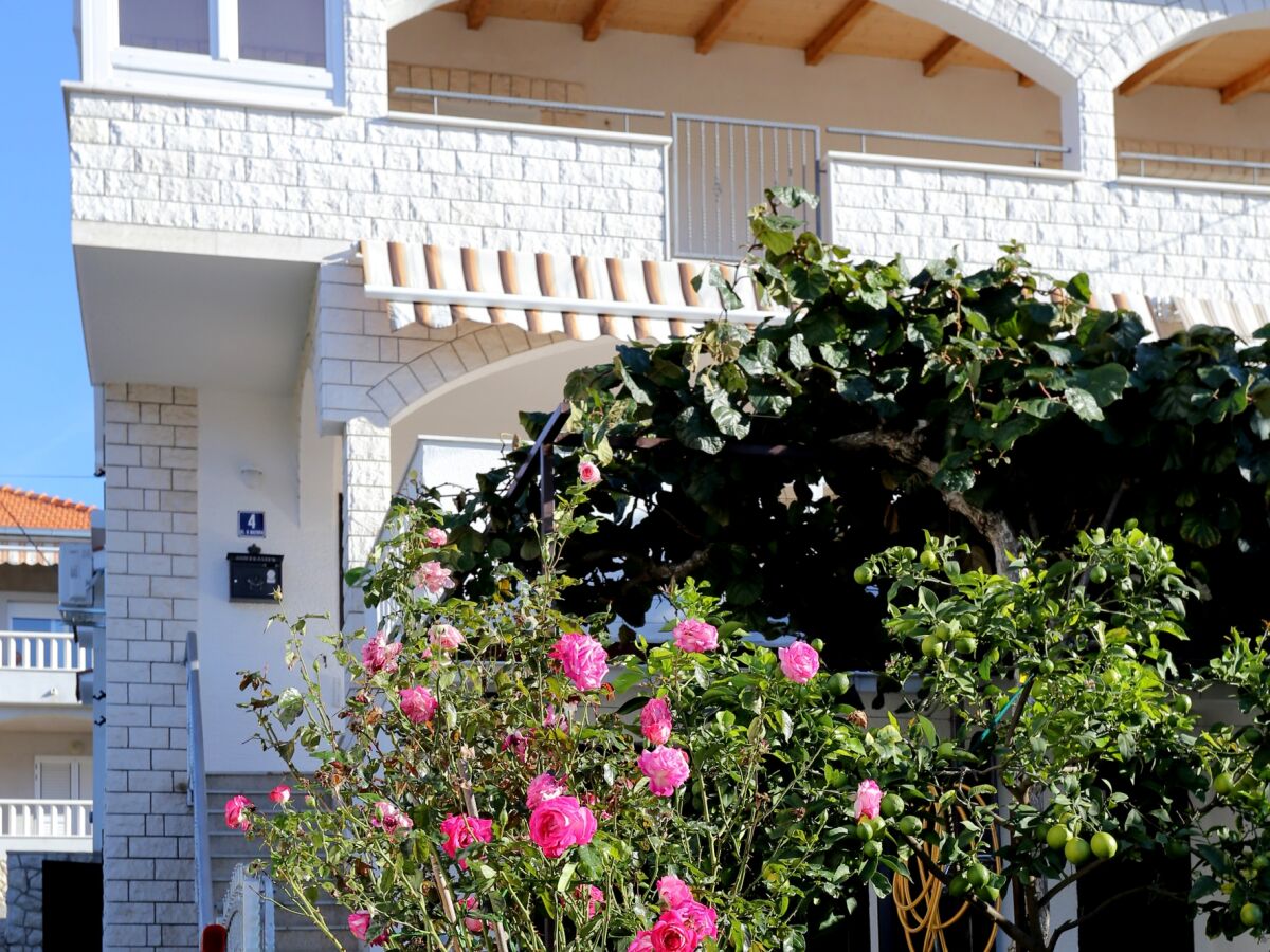 Apartment Two bedroom apartment with terrace Trogir A-10342-a - Outdoor photo 4