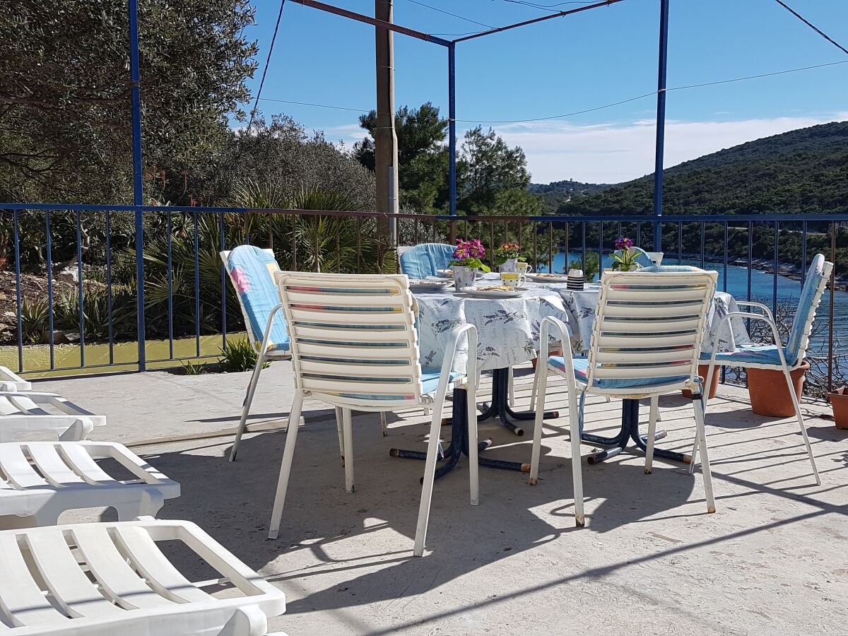 Holiday house Three bedroom house near beach Cove Parja, Vis K-8892