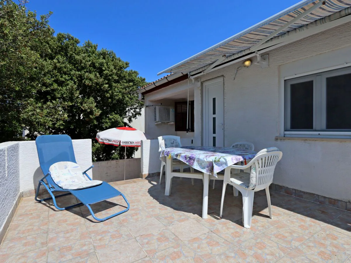 Apartment Two bedroom apartment with terrace Mandre, Pag A-11600-a